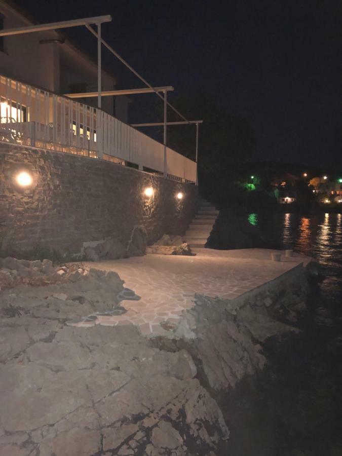 טריבני-קרושיצה Villa Beline Direct Aan Zee, Verwarmd Zwembad En Sauna מראה חיצוני תמונה